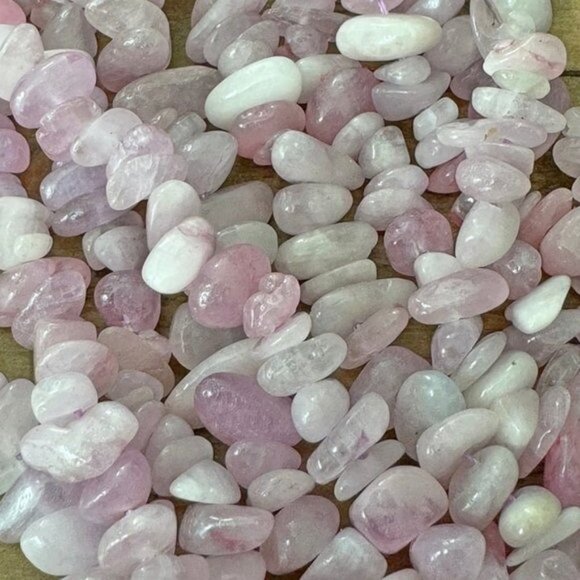 4-10mm Kunzite Chip Bead Strand - Picture 2 of 2